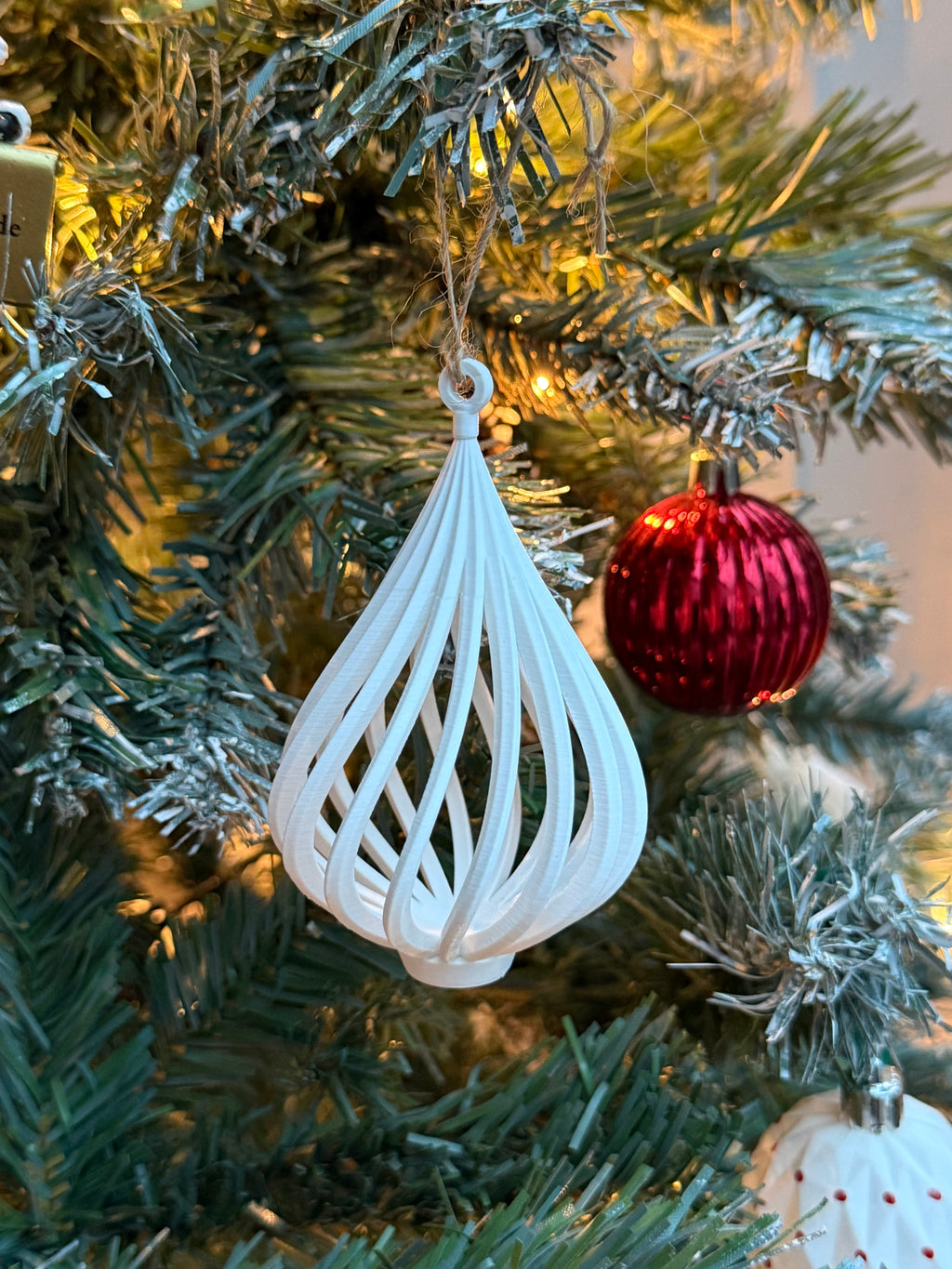 Modern Spiral Teardrop Christmas Bauble – White