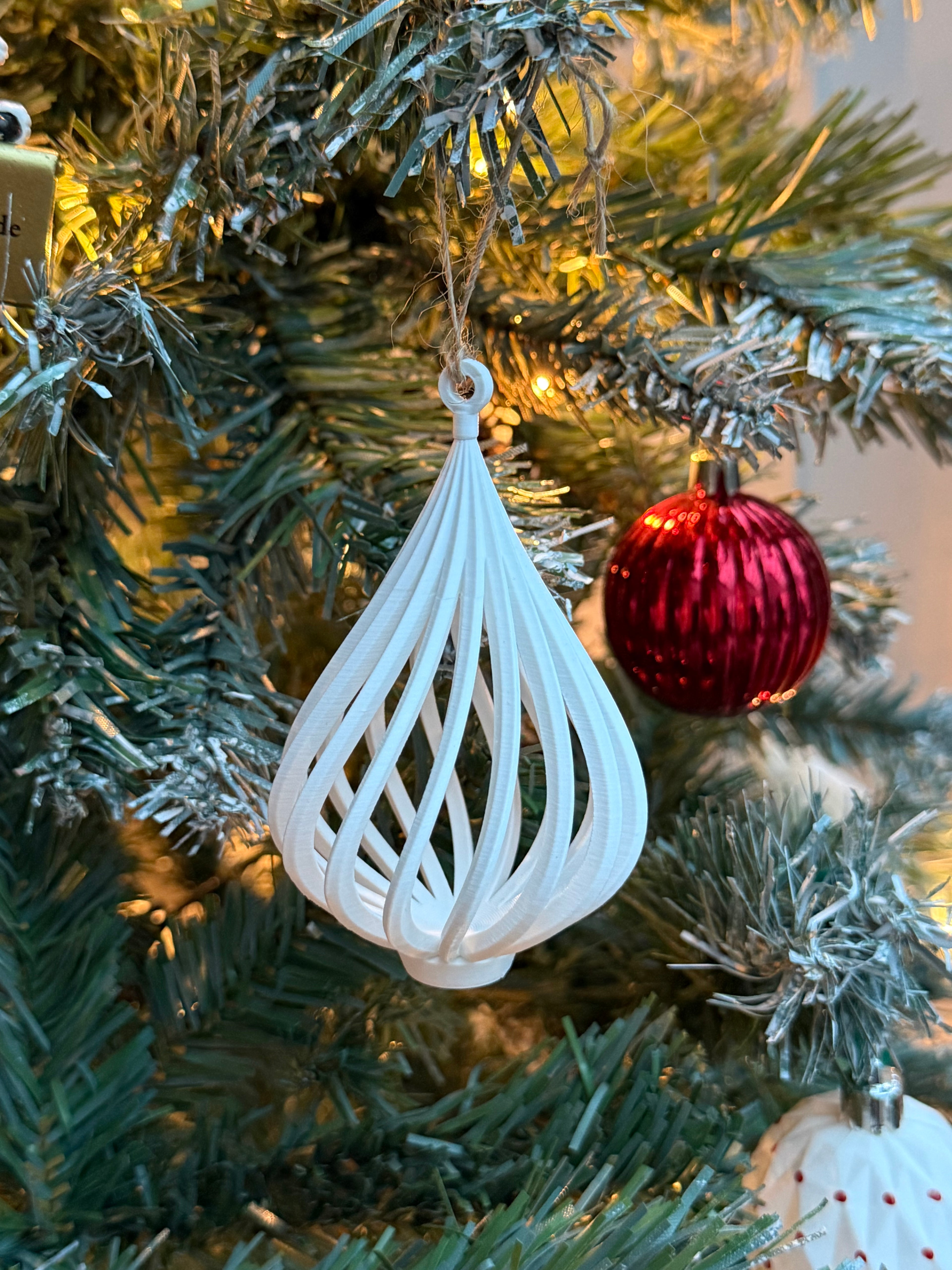 Modern Spiral Teardrop Christmas Bauble – White